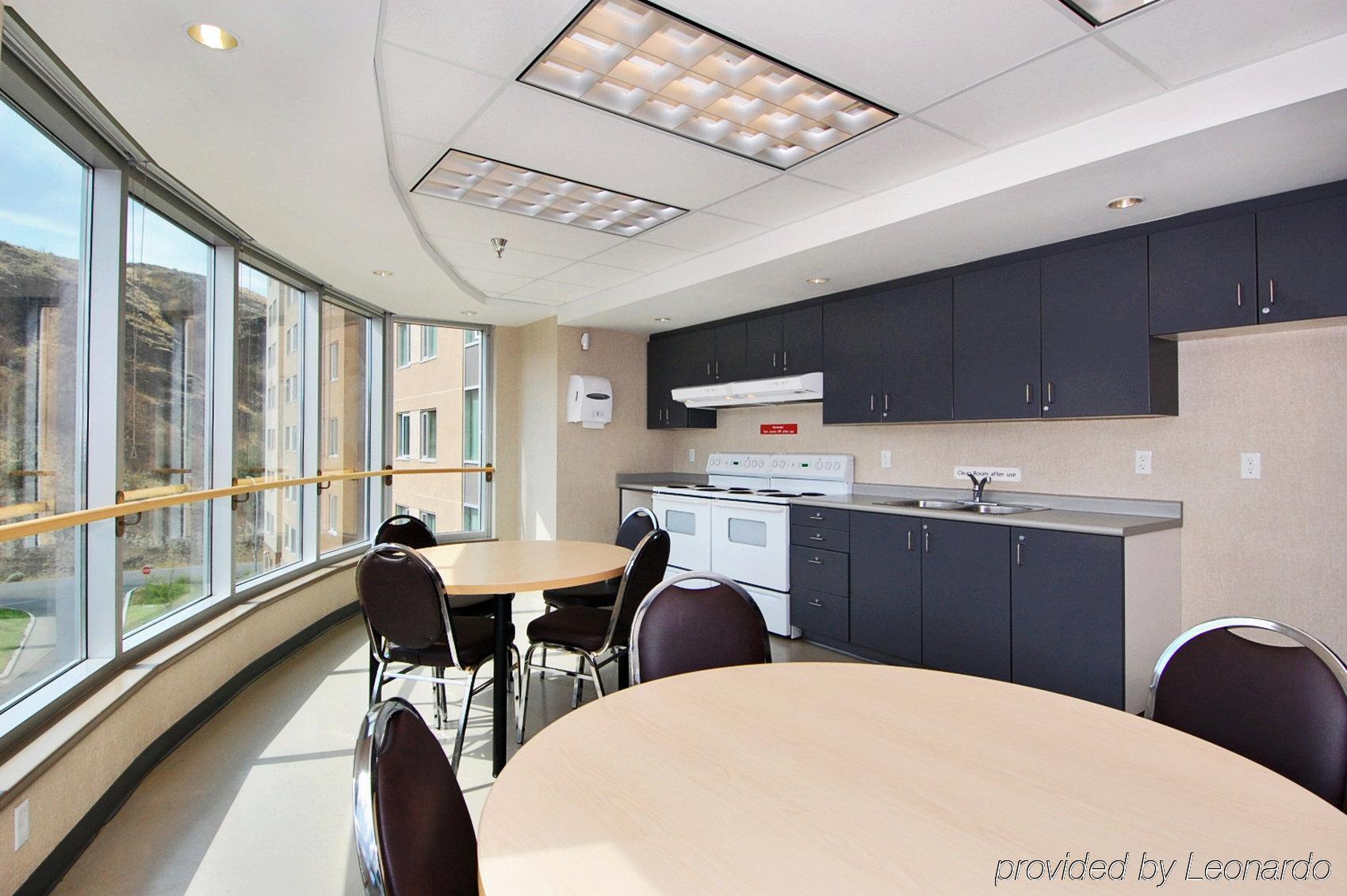 Residence&Conference Centre - Kamloops Extérieur photo