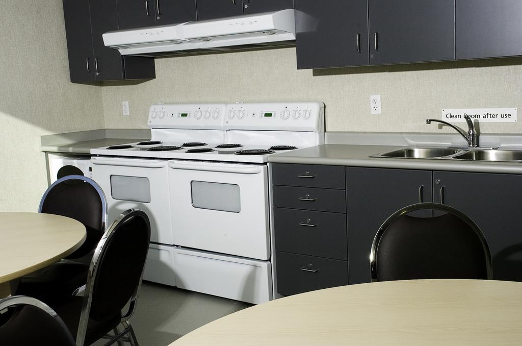 Residence&Conference Centre - Kamloops Extérieur photo