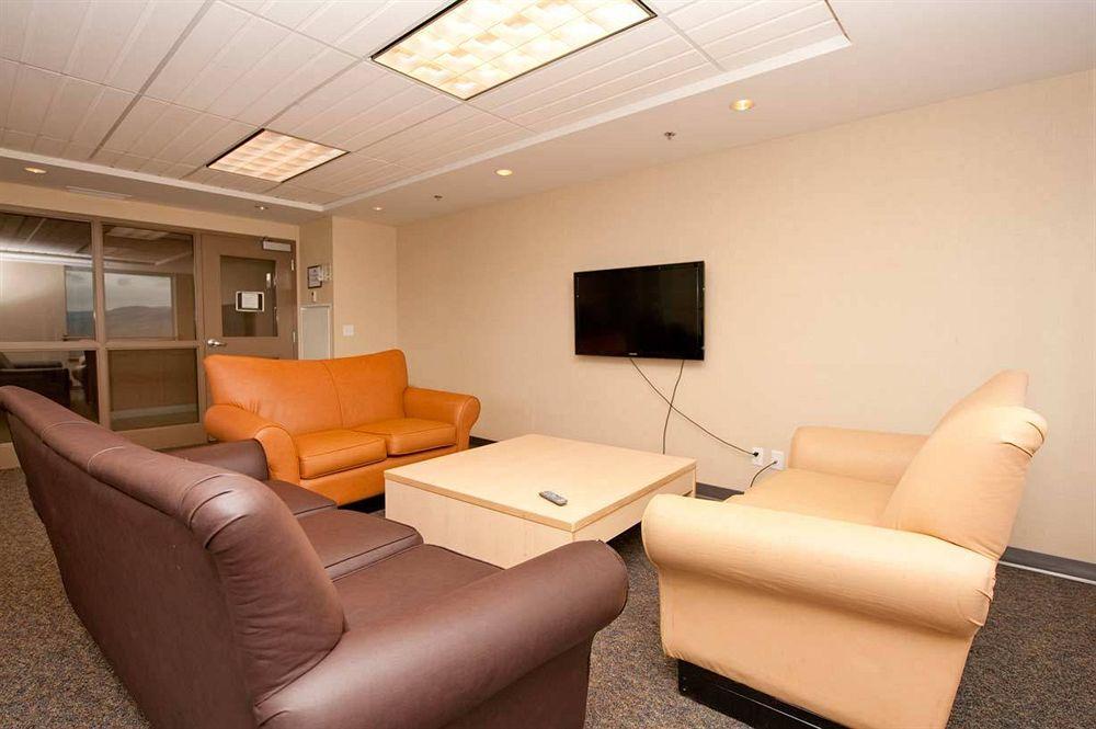 Residence&Conference Centre - Kamloops Extérieur photo