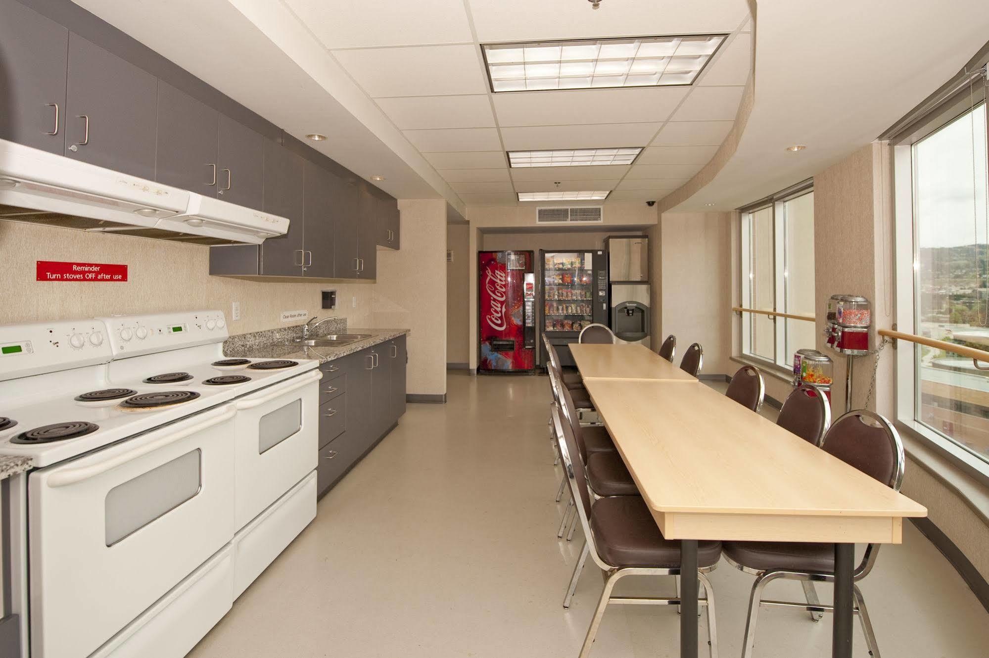 Residence&Conference Centre - Kamloops Extérieur photo